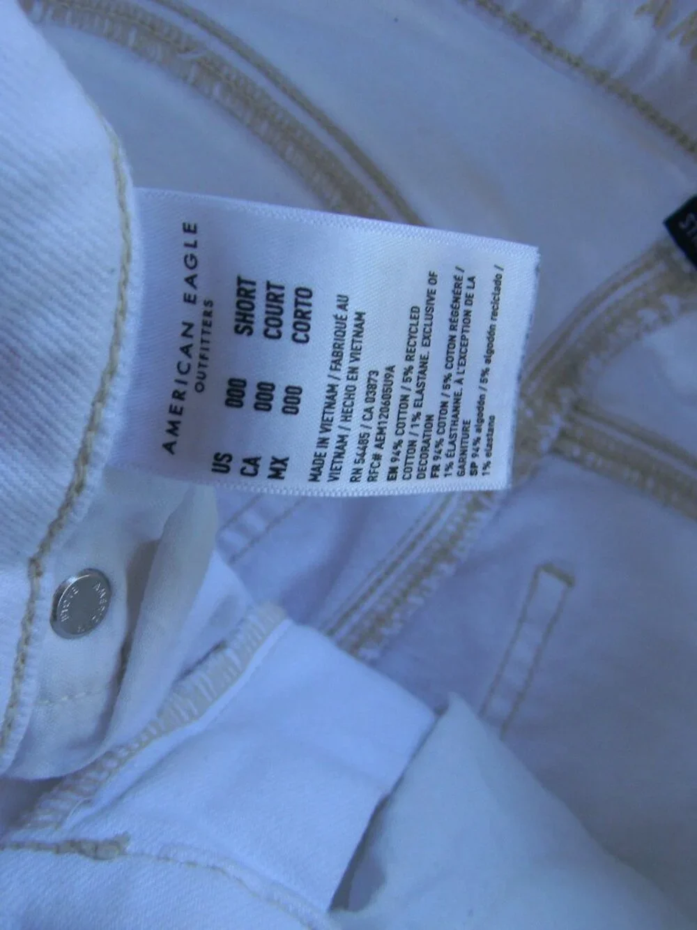 AMERICAN EAGLE OFF WHITE/BEIGE CARGO JEANS 000 SHORT
